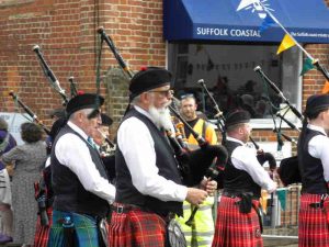 Peter-Crabb-Pipers-on-the-move-2