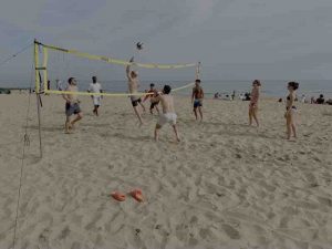 Robin-Cooper-Sport-2-May-Beachballing (1)