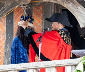 Stuart-Turner-4-The-Queen-is-crowned
