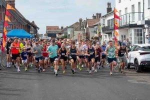 Stuart-Turner-05-10k-and-theyre-off-