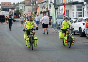 Stuart-Turner-07-10k-St-Johns-Ambulance-follows-the-runners